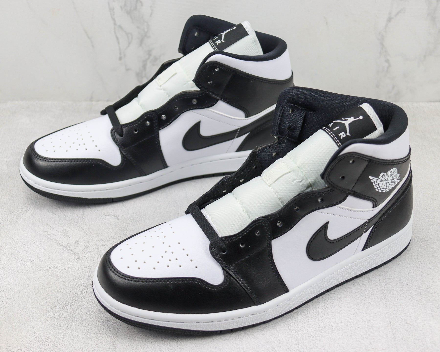 Jordan 1 Mid Panda